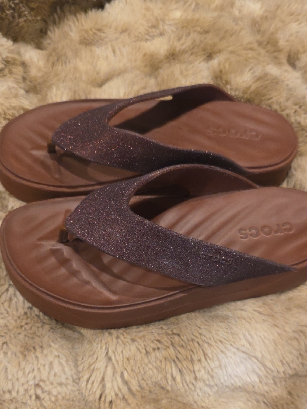 CROCS Women's Getaway PlatformGlitter Flip Sandals in Rose Bronze Color. Sz 8